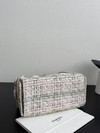 CHANEL 25 Bag with drawstring, bucket style, Hobo, white wool.