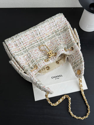 CHANEL 25 Bag with drawstring, bucket style, Hobo, white wool.