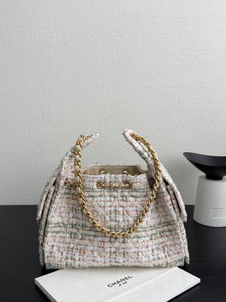 CHANEL 25 Bag with drawstring, bucket style, Hobo, white wool.
