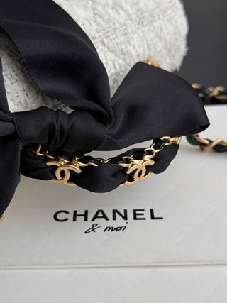 Chanel 25K bow-tie CF handle mini tweed.