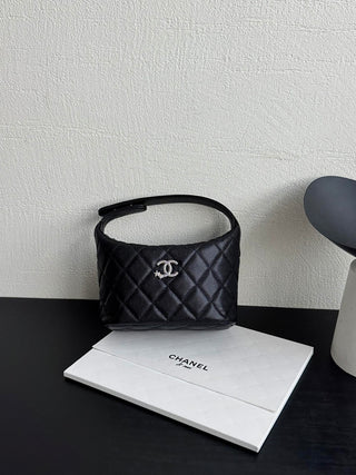 CHANEL 25B Star⭐ The lunch box bag is black.