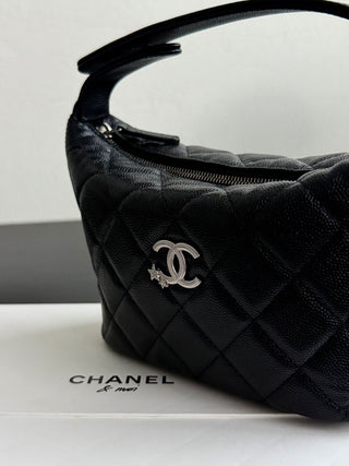 CHANEL 25B Star⭐ The lunch box bag is black.
