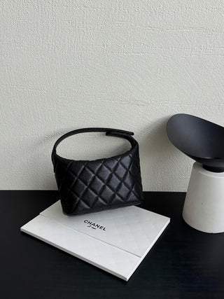 CHANEL 25B Star⭐ The lunch box bag is black.
