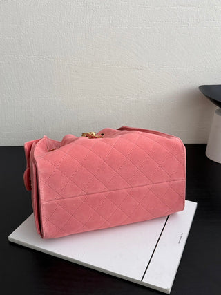 Chanel 26c suede, pink color.💗 trumpet