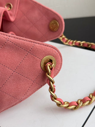 Chanel 26c suede, pink color.💗 trumpet