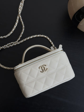 CHANEL 25C Box Bag, gray-white color.