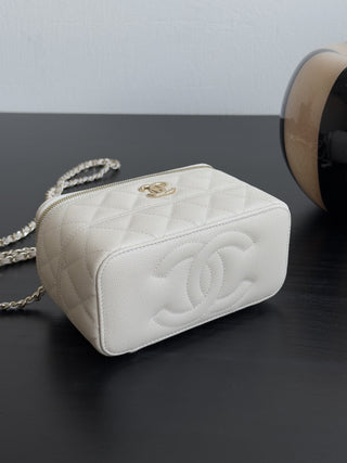 CHANEL 25C Box Bag, gray-white color.