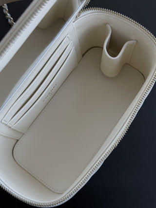 CHANEL 25C Box Bag, gray-white color.