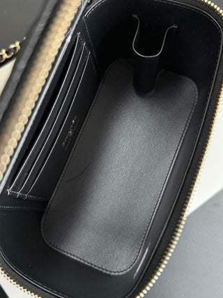 CHANEL 25C Box Bag, Black Color.