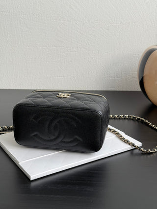 CHANEL 25C Box Bag, Black Color.